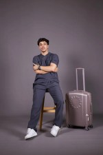 ⁦V Neck Scrub MedModelle⁩ - الصورة ⁦7⁩