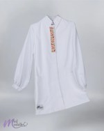 لاب كوت BloomCare بتطريز زهرية