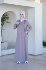 إطلالة كاملة لعباءة طبية رملي MedModelle Flow Modest Fit