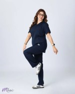 طقم سكرابس نسائي كحلي بياقة V-Neck من MedModelle